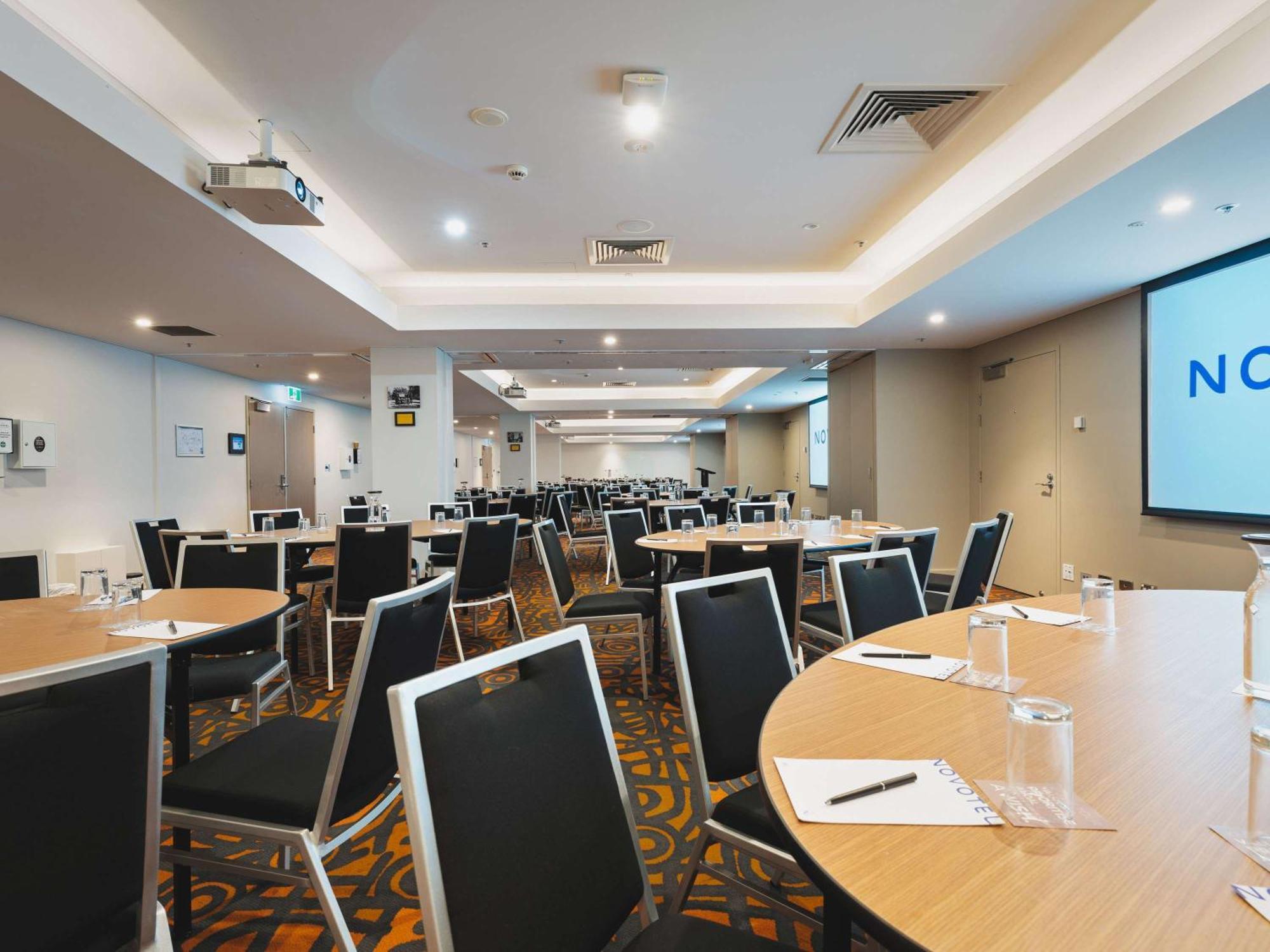 Novotel Canberra Esterno foto